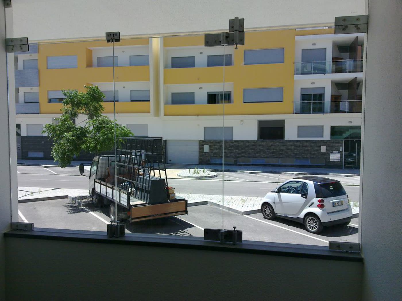Fachadas e Portas de Abrir: trabalho realizado pela Vidreira do Ó, fotografia 1